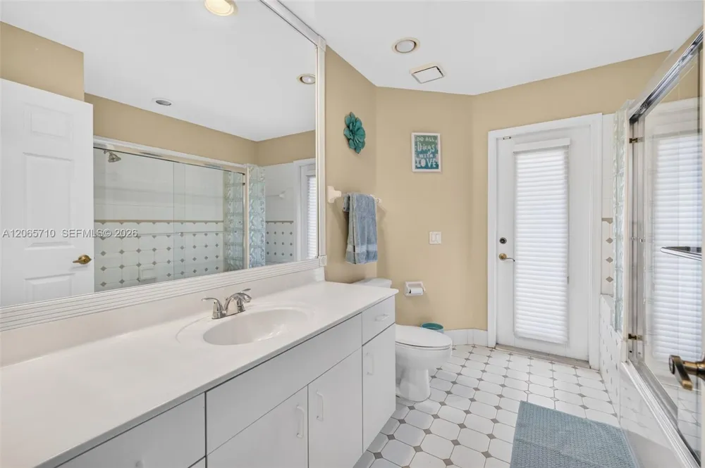 581 NW 110th Ave Plantation, FL 33324