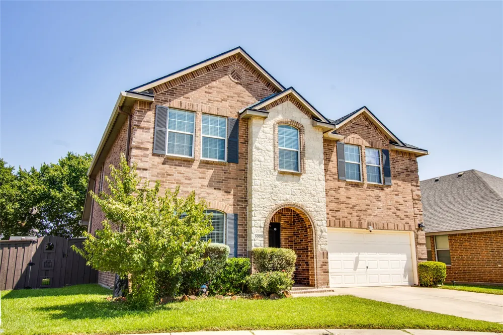 5005 Spyglass Hill Lane Denton, TX 76208