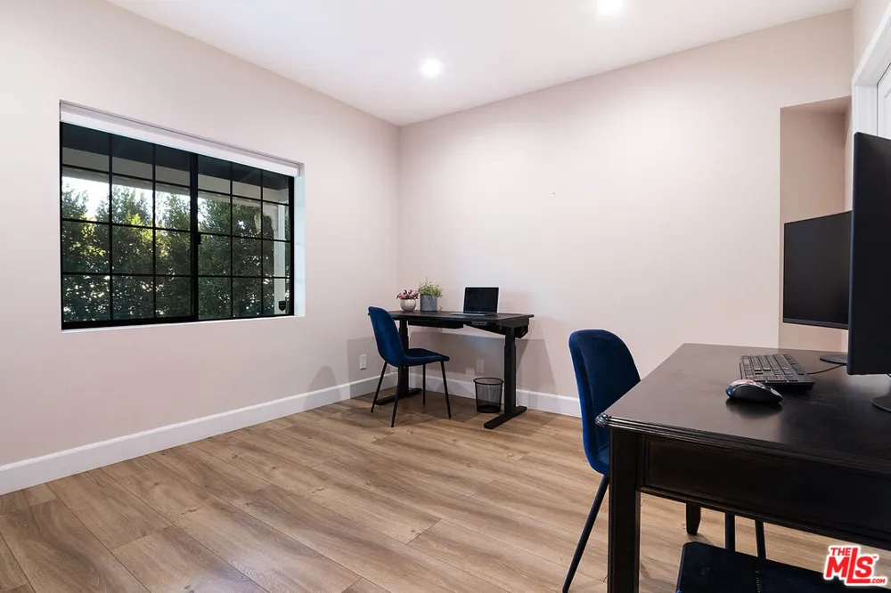 13220 Erwin Street Van Nuys, CA 91401