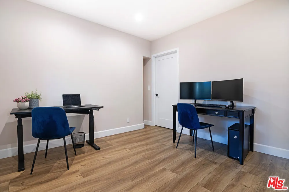13220 Erwin Street Van Nuys, CA 91401