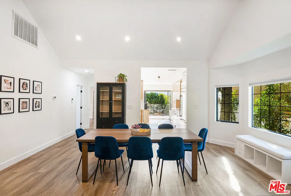 13220 Erwin Street Van Nuys, CA 91401