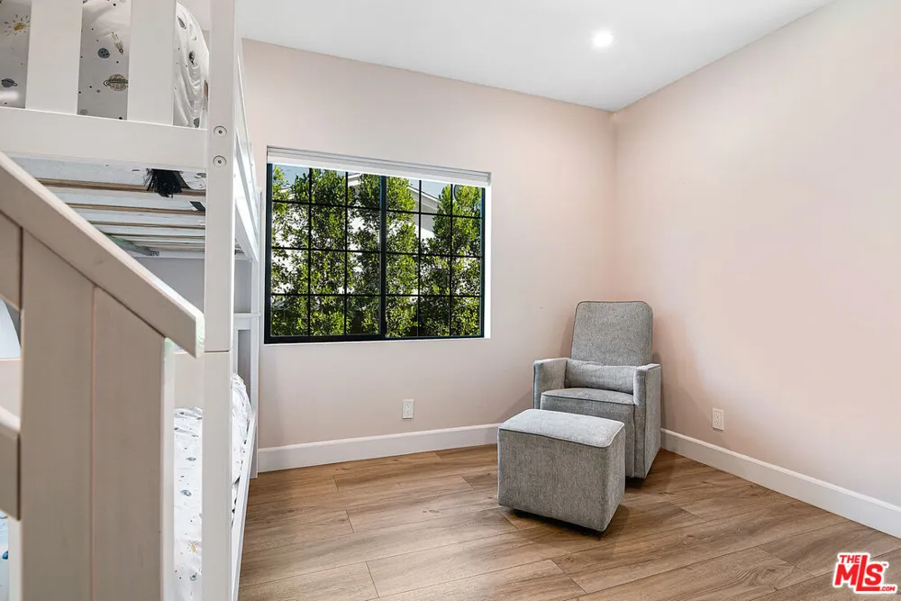 13220 Erwin Street Van Nuys, CA 91401