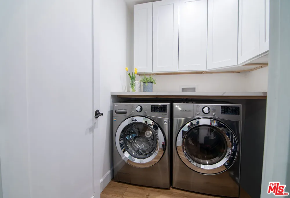 13220 Erwin Street Van Nuys, CA 91401