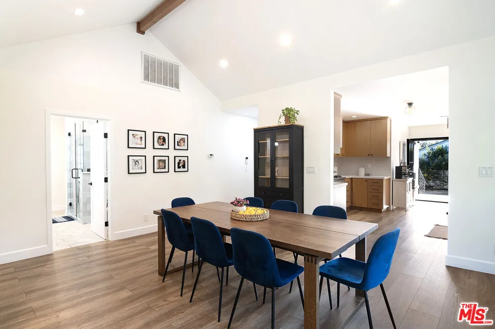 13220 Erwin Street Van Nuys, CA 91401