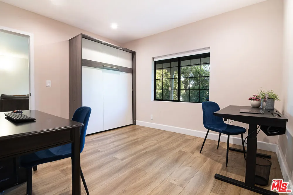 13220 Erwin Street Van Nuys, CA 91401