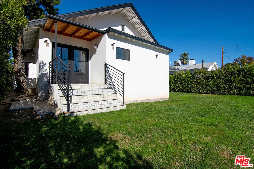13220 Erwin Street Van Nuys, CA 91401