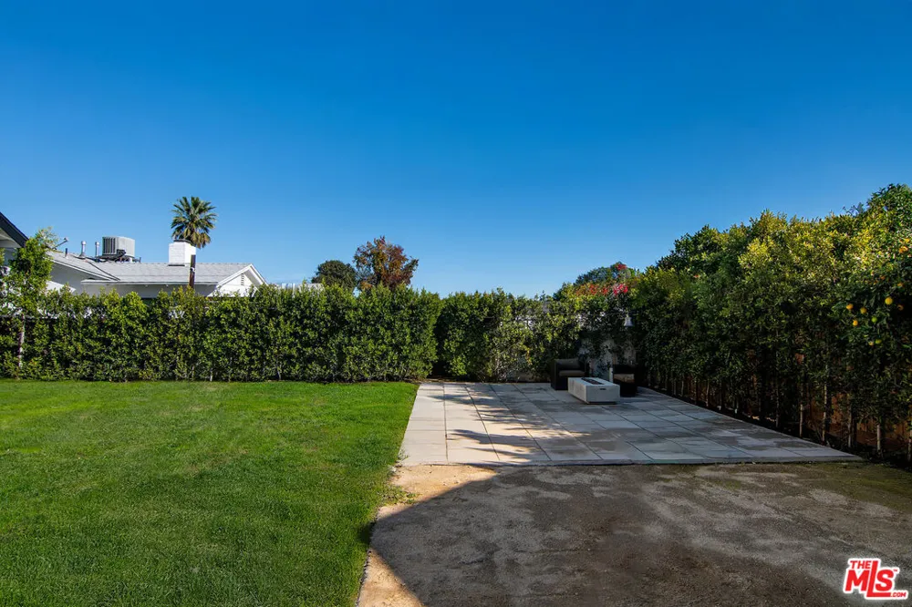 13220 Erwin Street Van Nuys, CA 91401