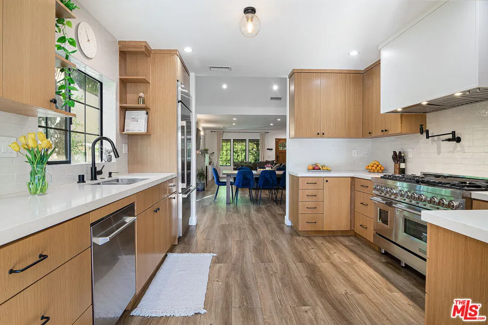 13220 Erwin Street Van Nuys, CA 91401