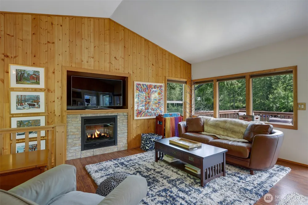 292 NE Lake Drive Tahuya, WA 98588