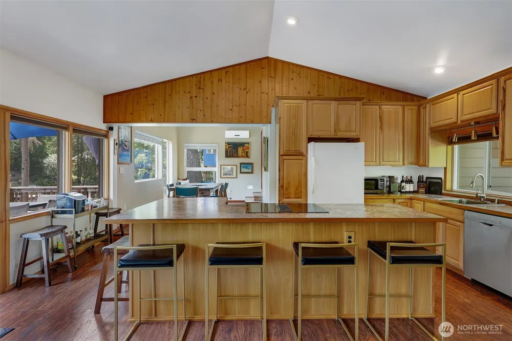 292 NE Lake Drive Tahuya, WA 98588