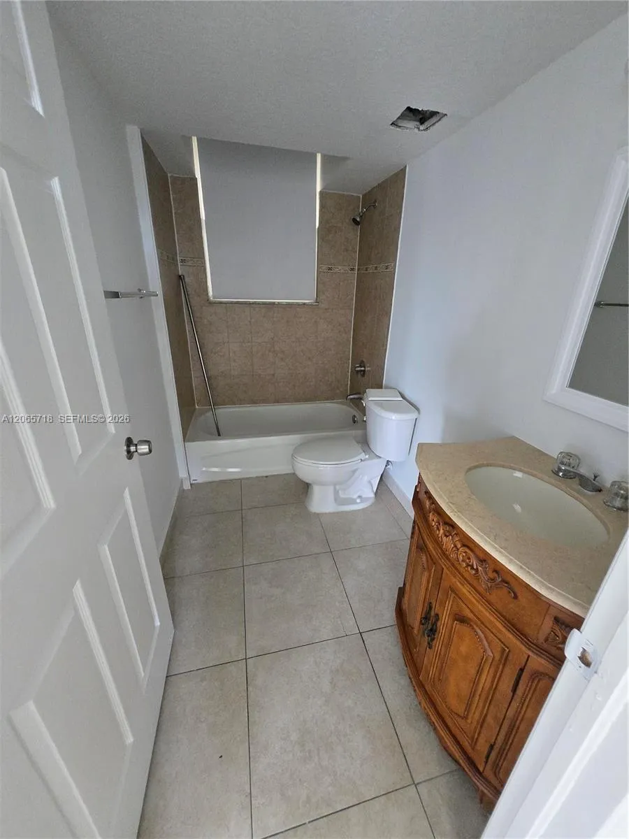 2647 NW 25th Ave #511 Miami, FL 33142