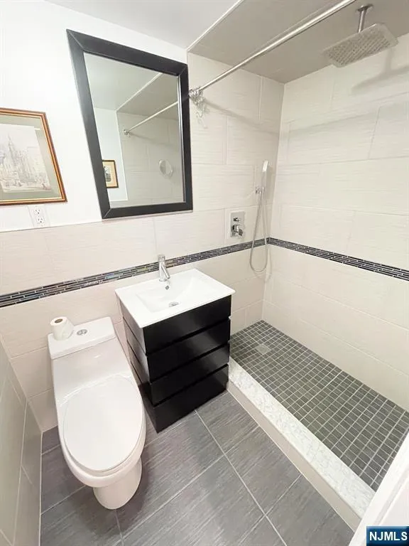 5 Hillside Terrace East Rutherford, NJ 07073