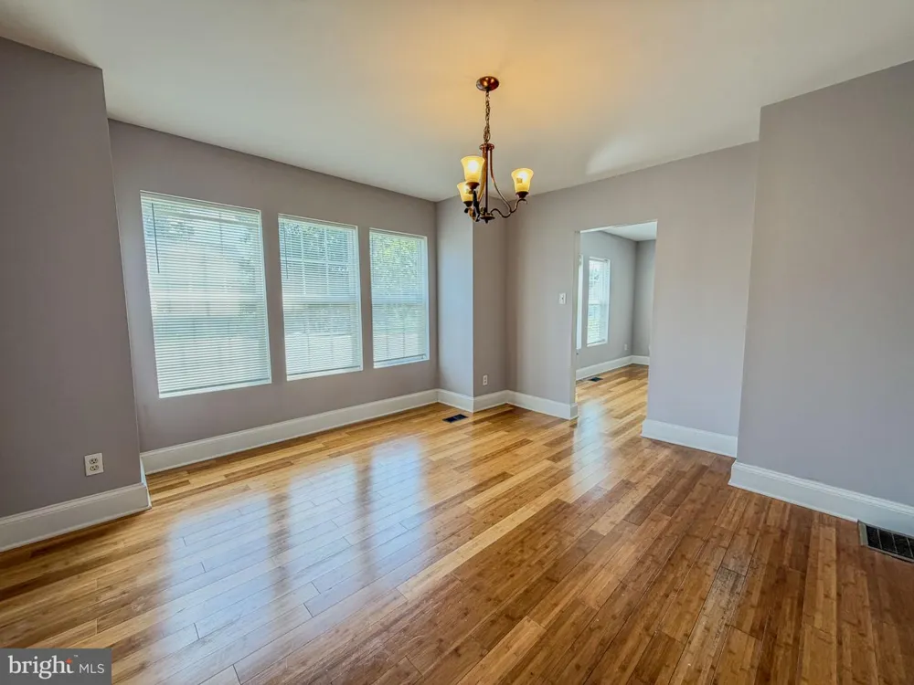 1810 MCCAY AVENUE Upper Chichester, PA 19061