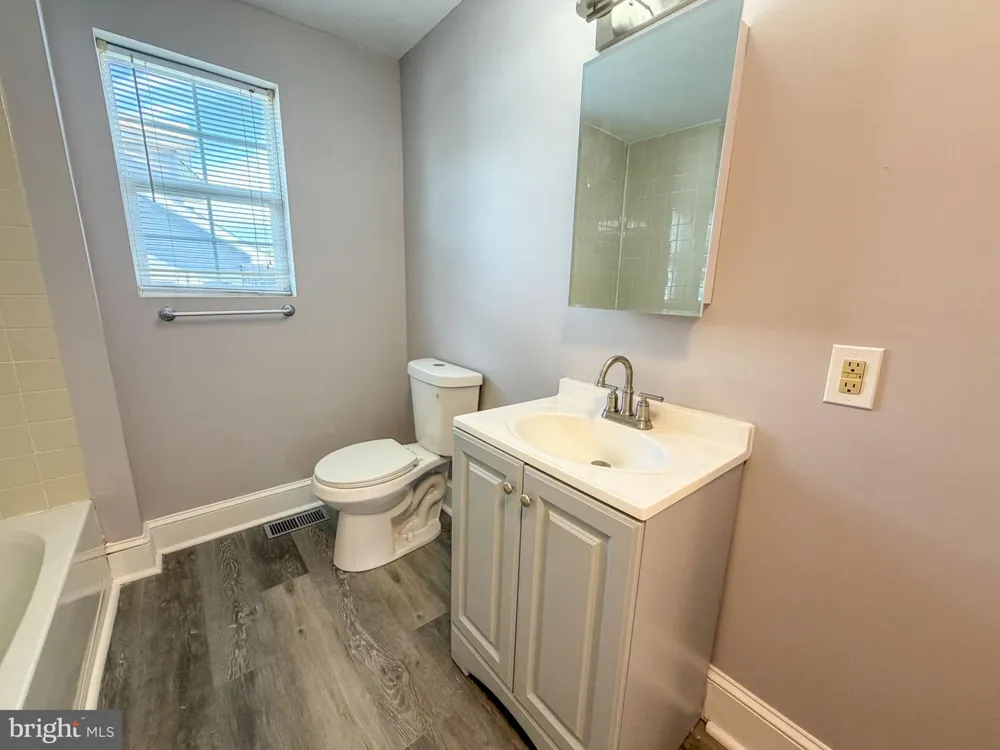 1810 MCCAY AVENUE Upper Chichester, PA 19061