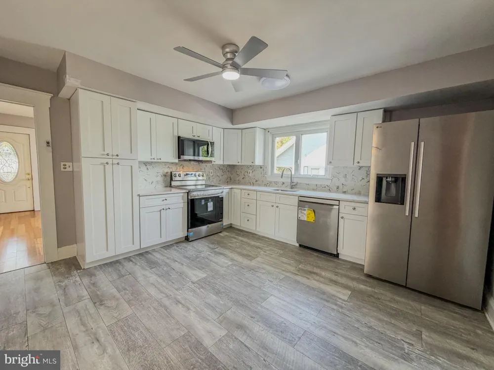 1810 MCCAY AVENUE Upper Chichester, PA 19061