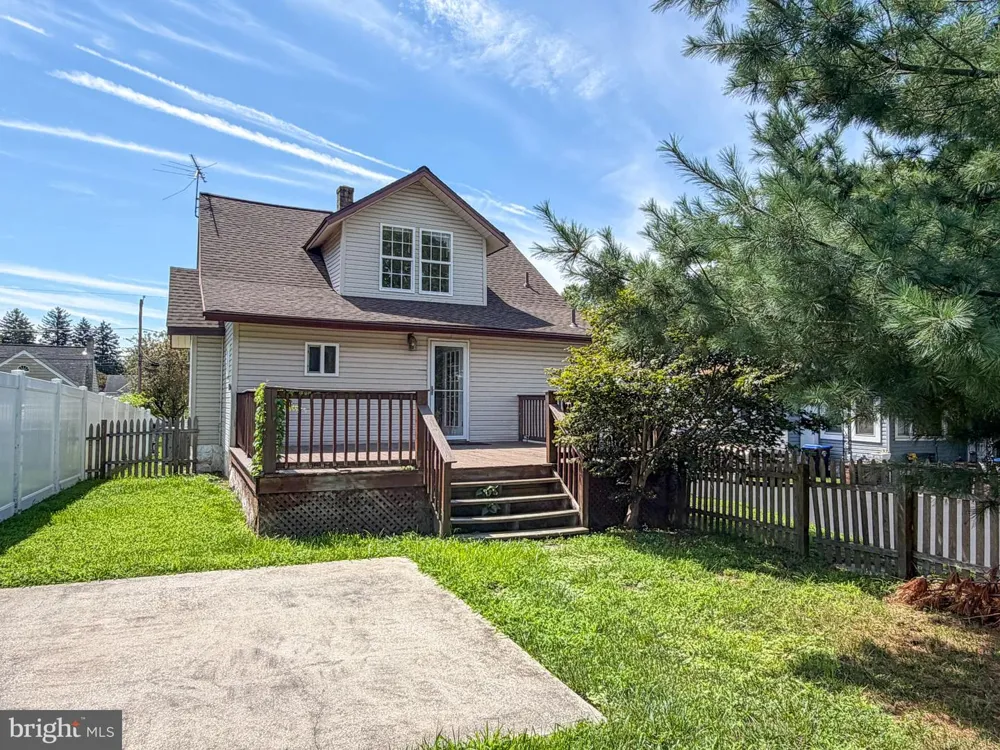 1810 MCCAY AVENUE Upper Chichester, PA 19061