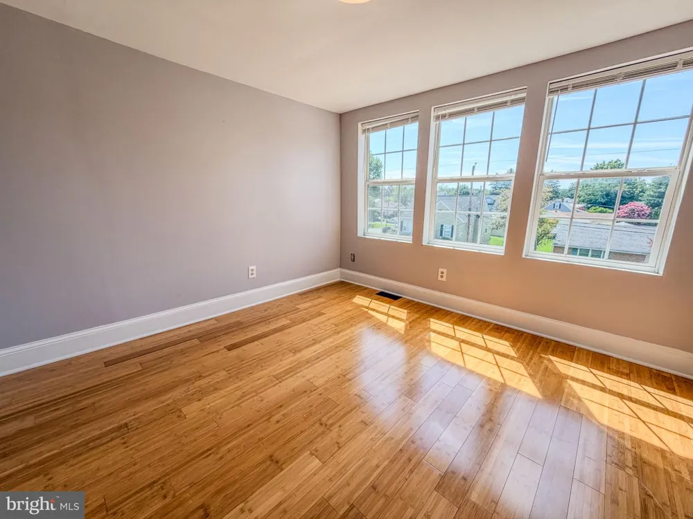 1810 MCCAY AVENUE Upper Chichester, PA 19061