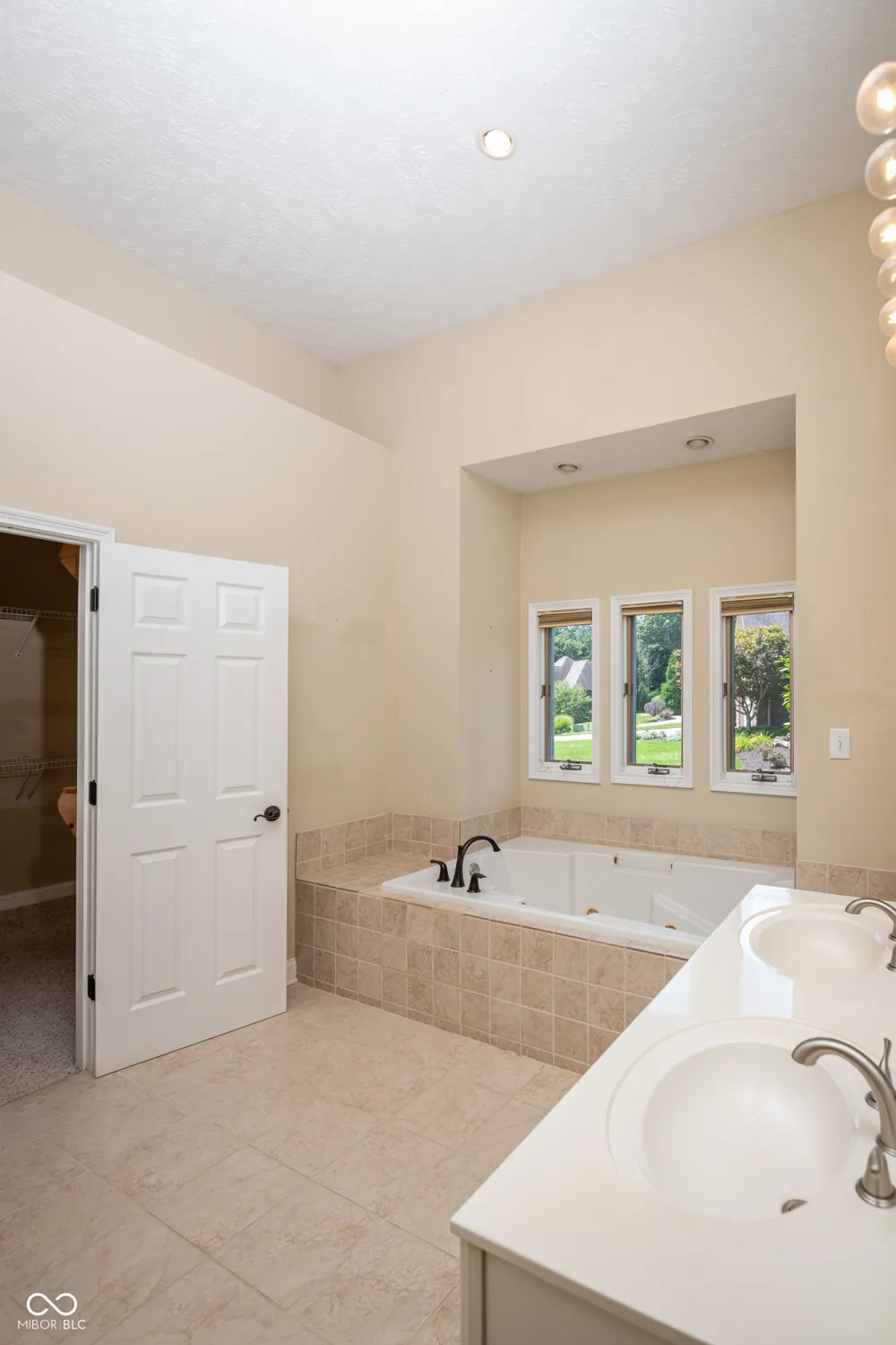1796 Willow Bend Court Avon, IN 46123