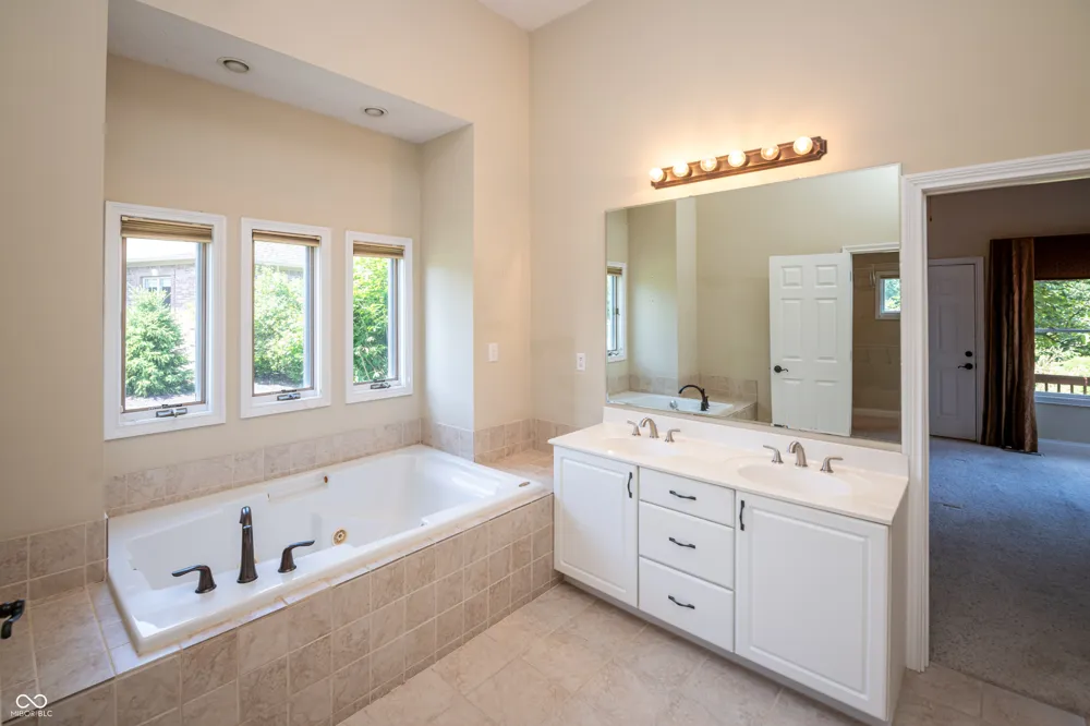 1796 Willow Bend Court Avon, IN 46123