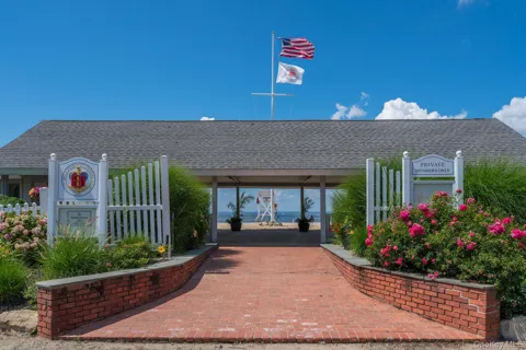 Bay Drive West