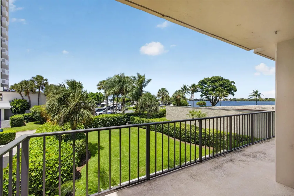 136 Lakeshore Drive North Palm Beach, FL 33408