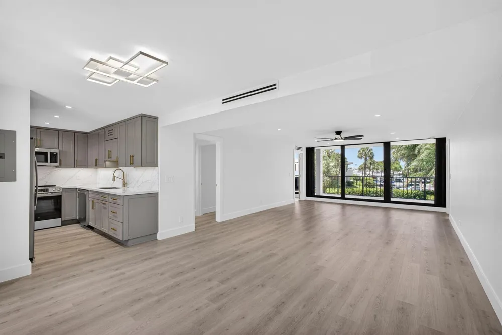 136 Lakeshore Drive North Palm Beach, FL 33408