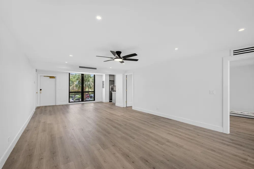 136 Lakeshore Drive North Palm Beach, FL 33408