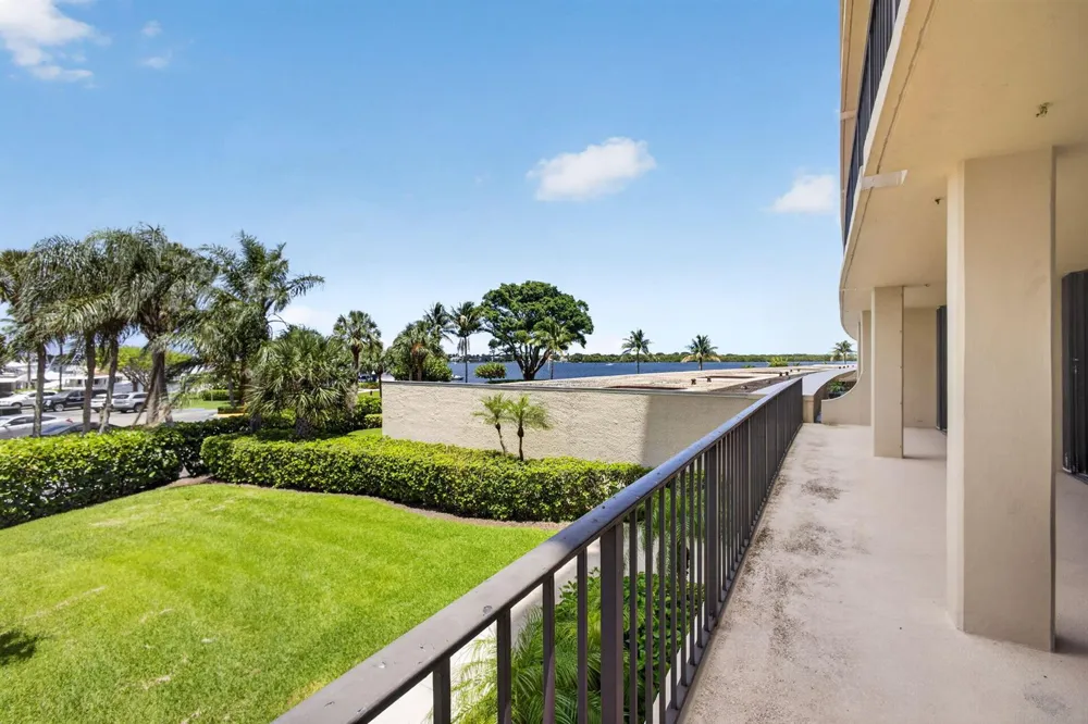 136 Lakeshore Drive North Palm Beach, FL 33408