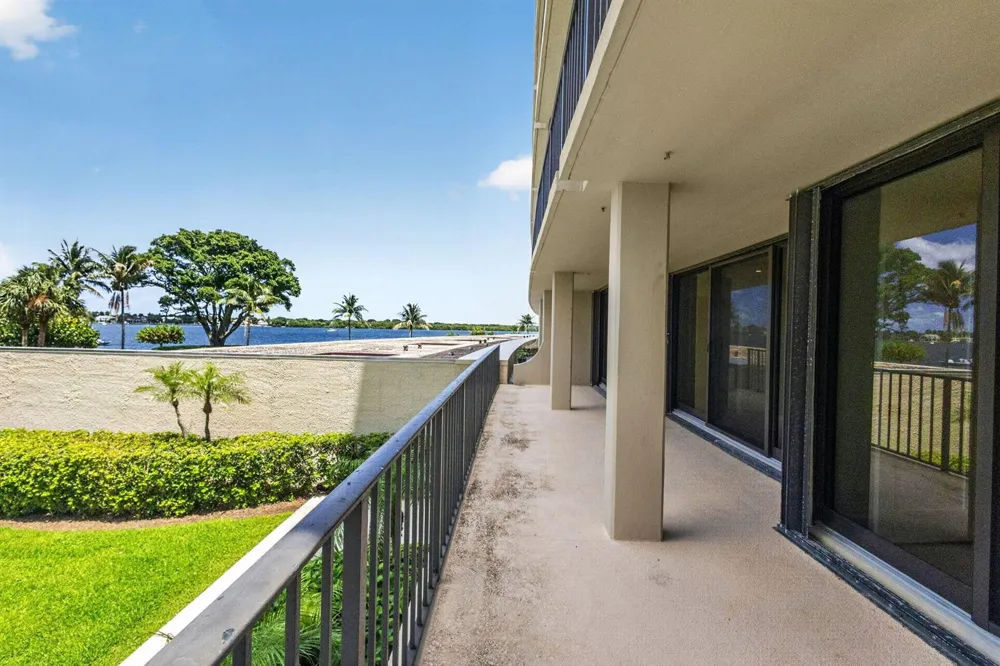 136 Lakeshore Drive North Palm Beach, FL 33408