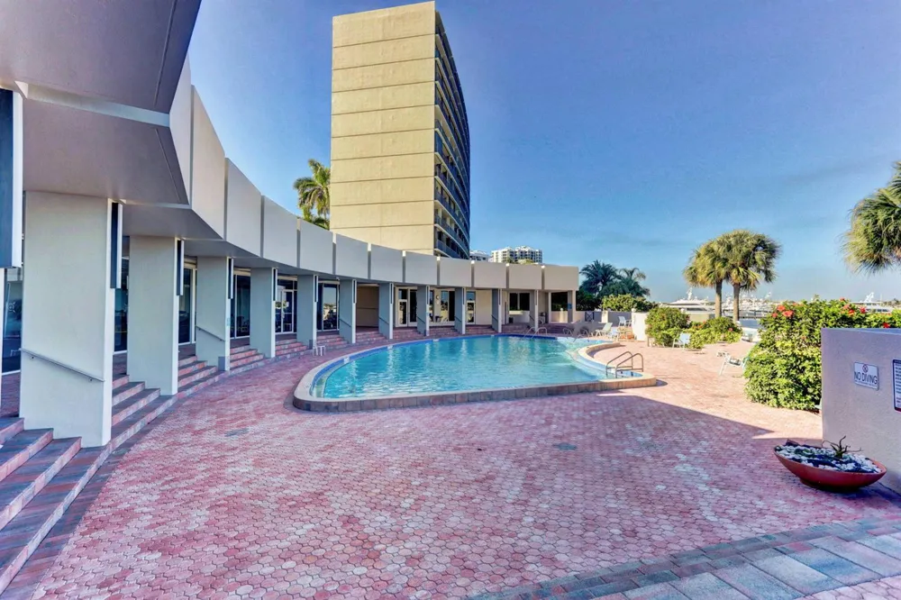 136 Lakeshore Drive North Palm Beach, FL 33408