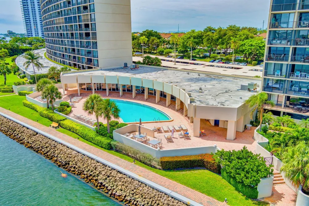 136 Lakeshore Drive North Palm Beach, FL 33408