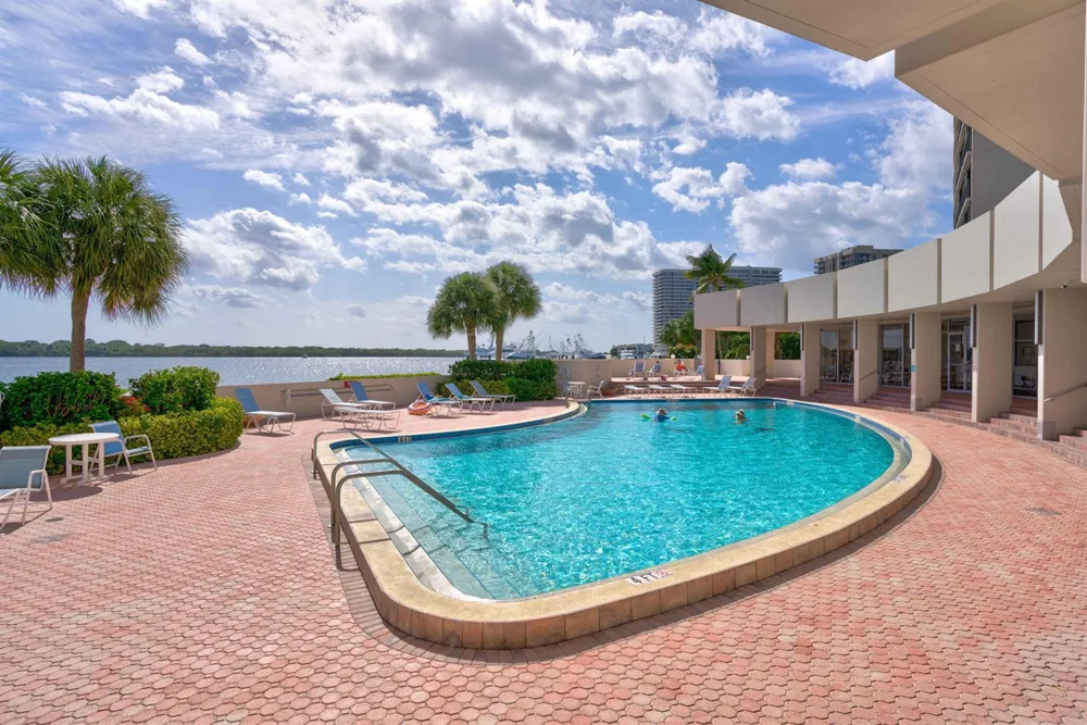 136 Lakeshore Drive North Palm Beach, FL 33408