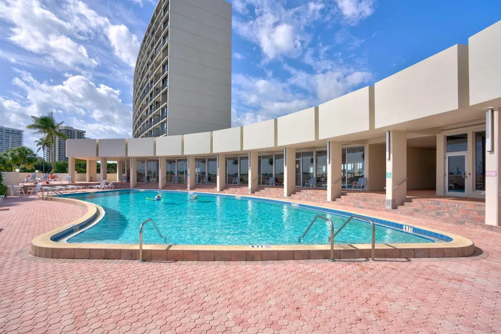 136 Lakeshore Drive North Palm Beach, FL 33408
