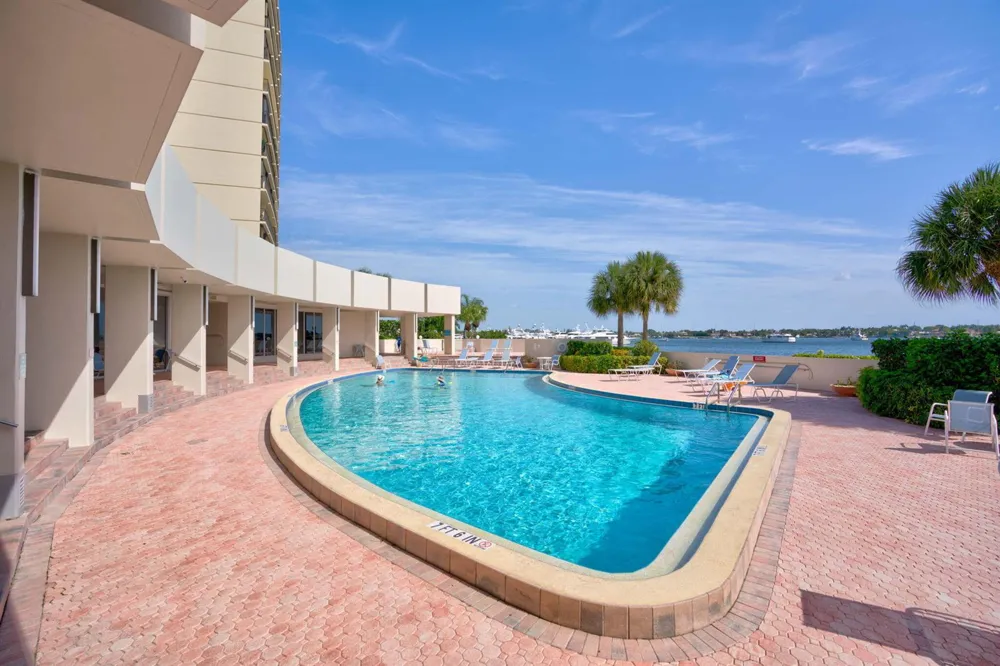 136 Lakeshore Drive North Palm Beach, FL 33408