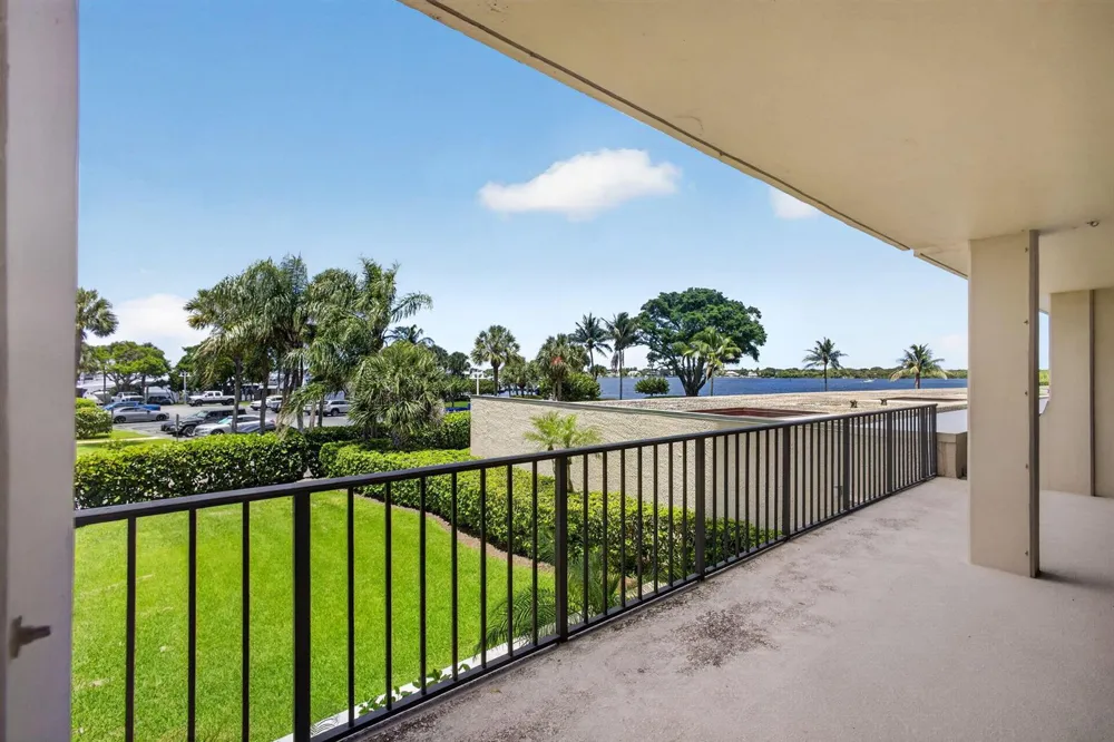 136 Lakeshore Drive North Palm Beach, FL 33408