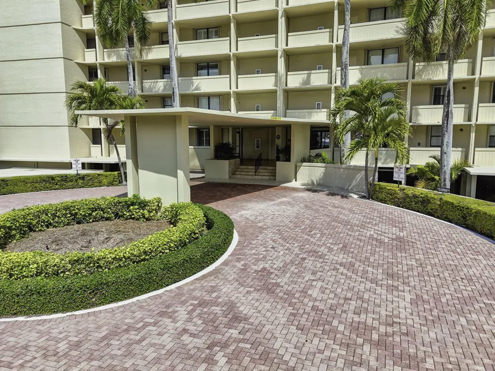 136 Lakeshore Drive North Palm Beach, FL 33408