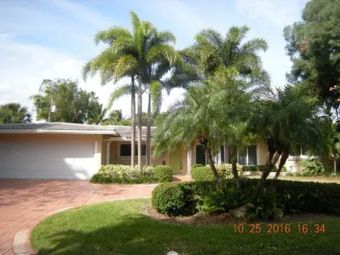 2701 NE 27th Court