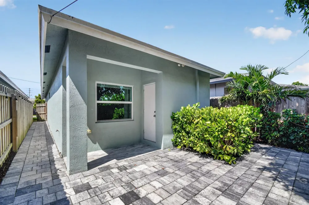 2694 Nokomis Avenue West Palm Beach, FL 33409
