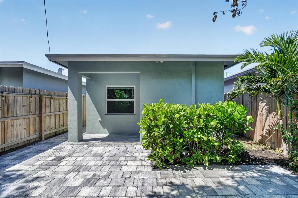 2694 Nokomis Avenue West Palm Beach, FL 33409