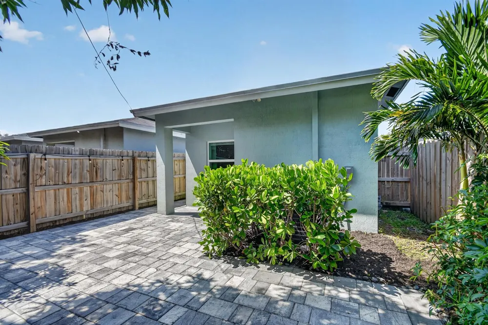 2694 Nokomis Avenue West Palm Beach, FL 33409