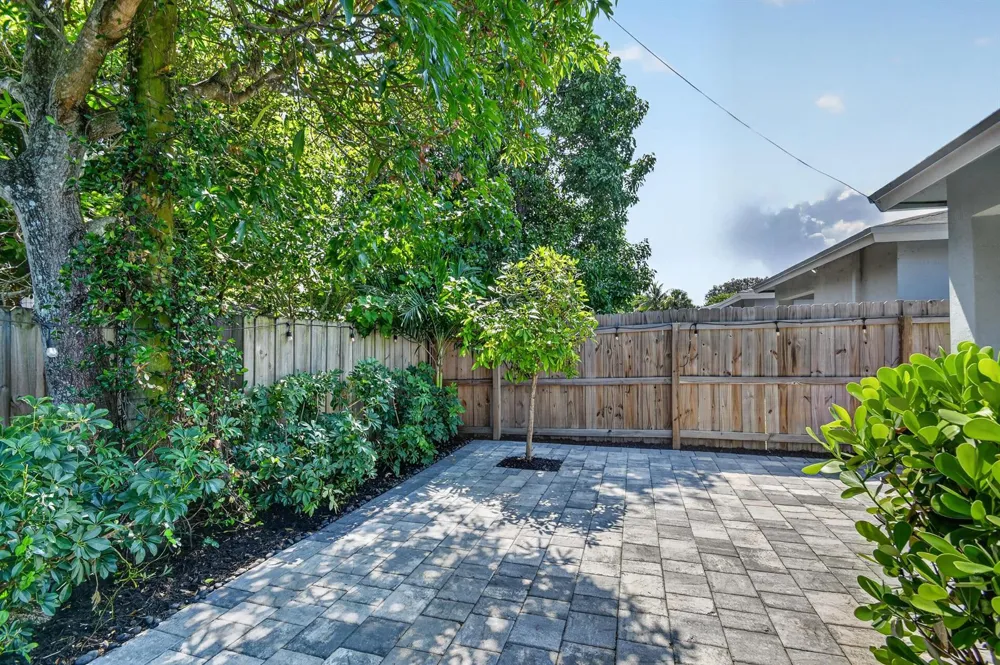 2694 Nokomis Avenue West Palm Beach, FL 33409