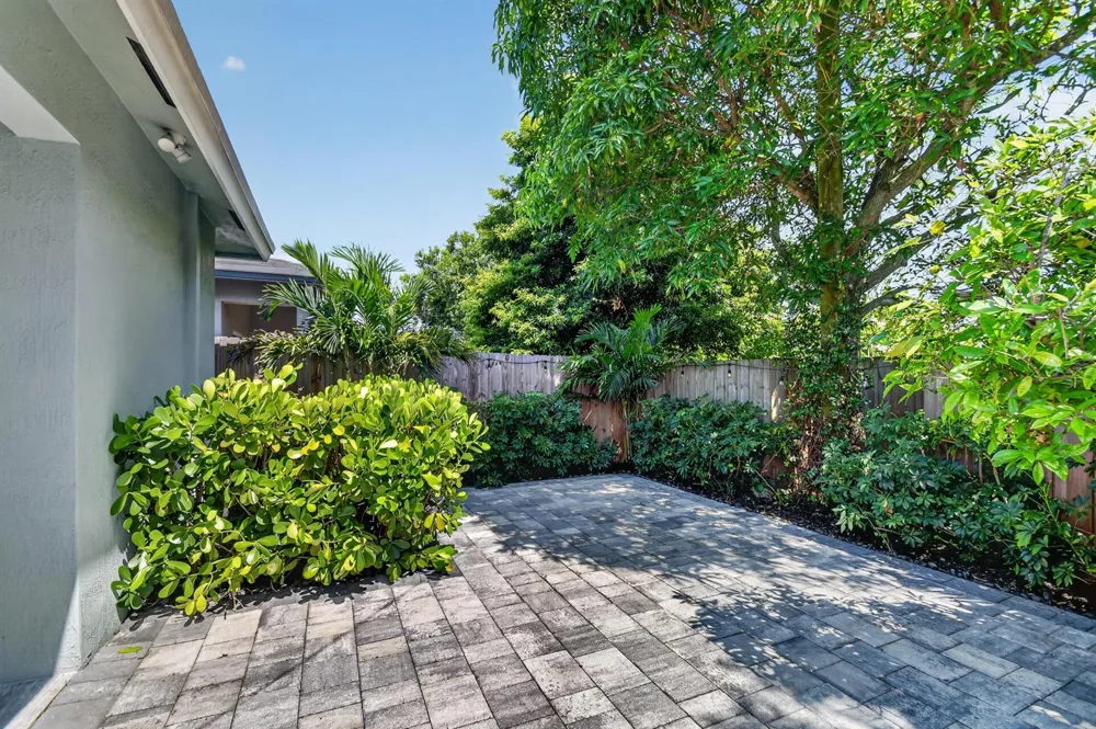 2694 Nokomis Avenue West Palm Beach, FL 33409