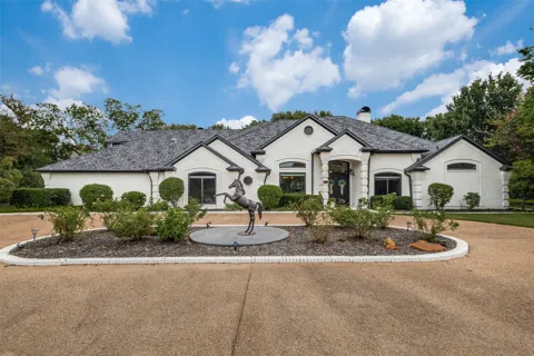 5001 Forest Hill Circle