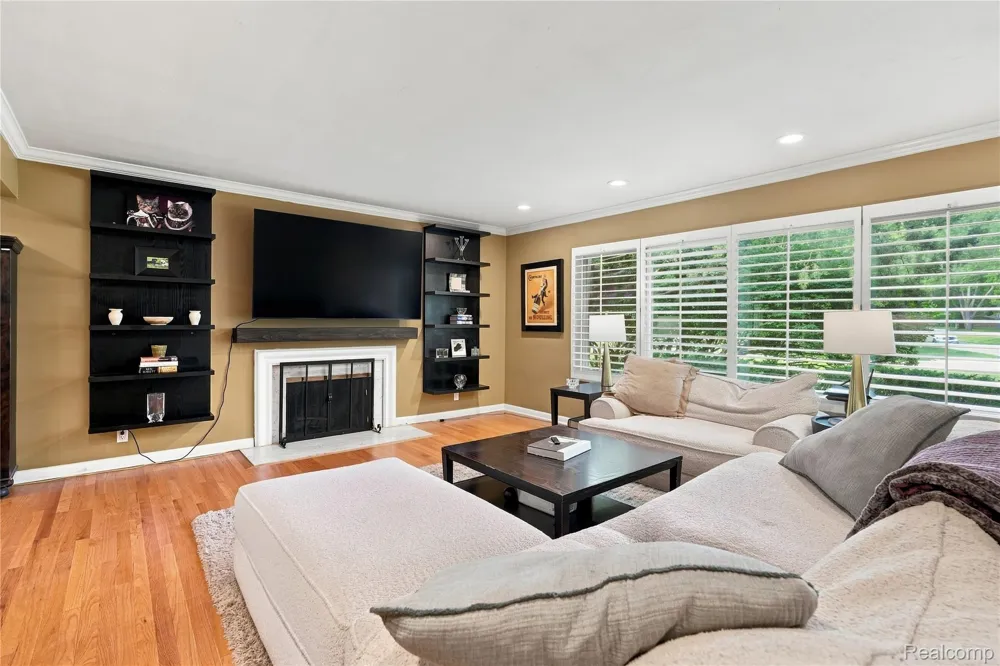 5523 Crabtree Road Bloomfield Hills City, MI 48301