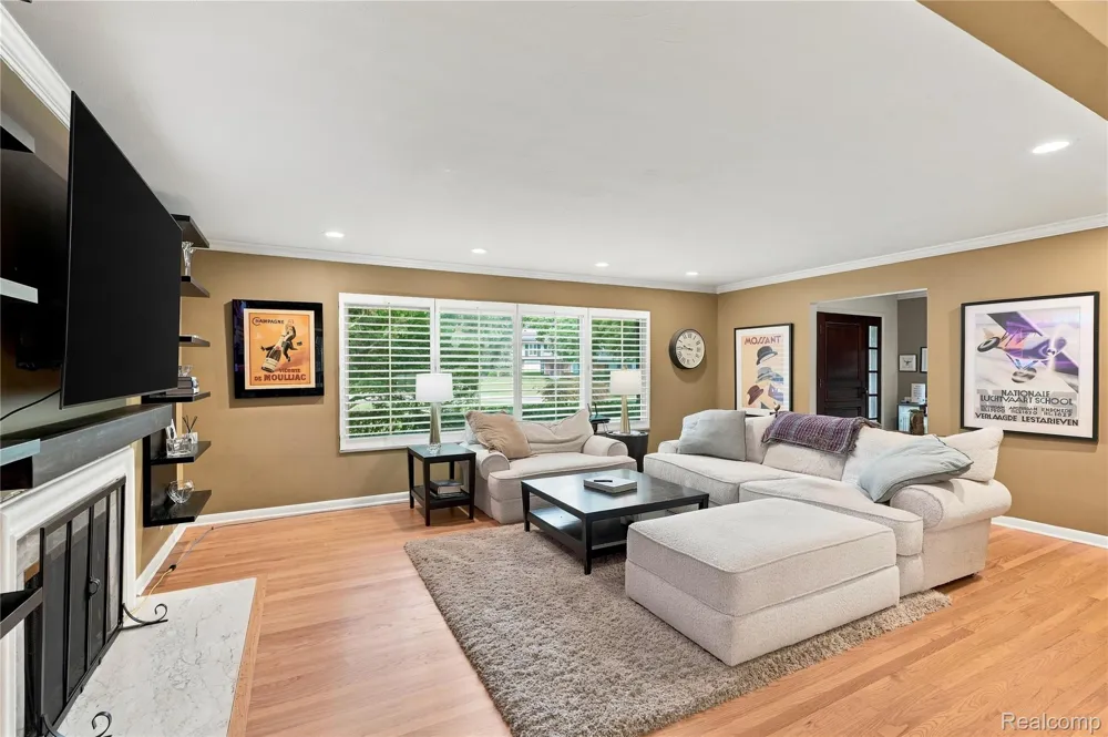 5523 Crabtree Road Bloomfield Hills City, MI 48301