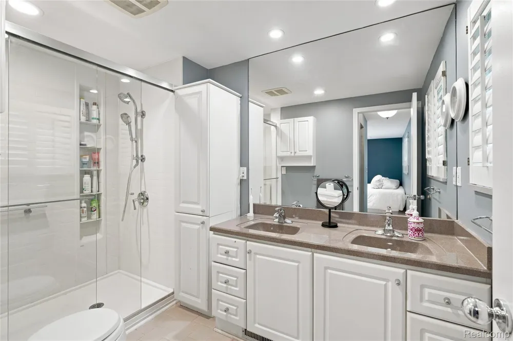 5523 Crabtree Road Bloomfield Hills City, MI 48301