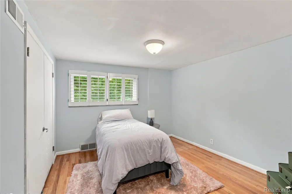 5523 Crabtree Road Bloomfield Hills City, MI 48301
