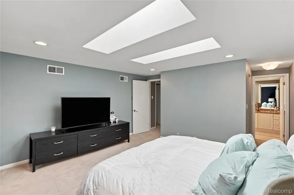 5523 Crabtree Road Bloomfield Hills City, MI 48301