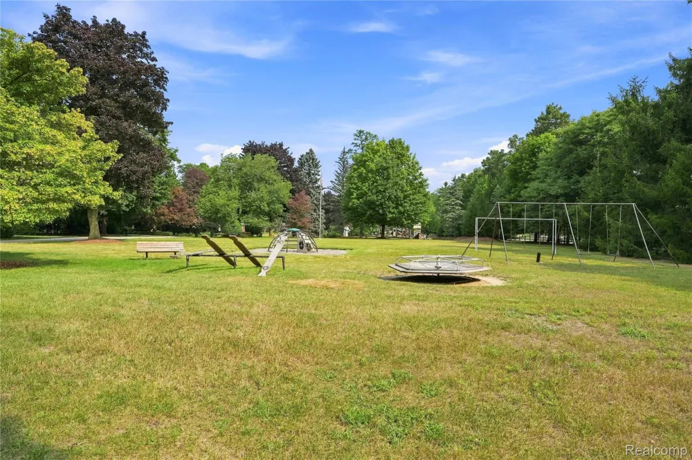 5523 Crabtree Road Bloomfield Hills City, MI 48301