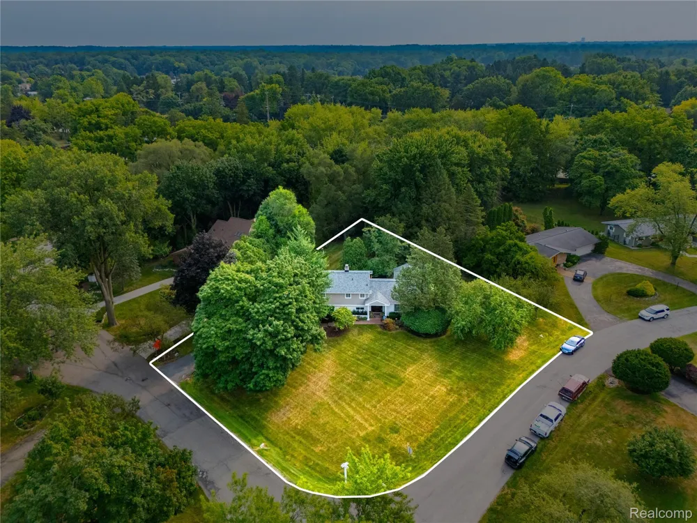 5523 Crabtree Road Bloomfield Hills City, MI 48301